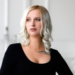 Аліна Іващенко